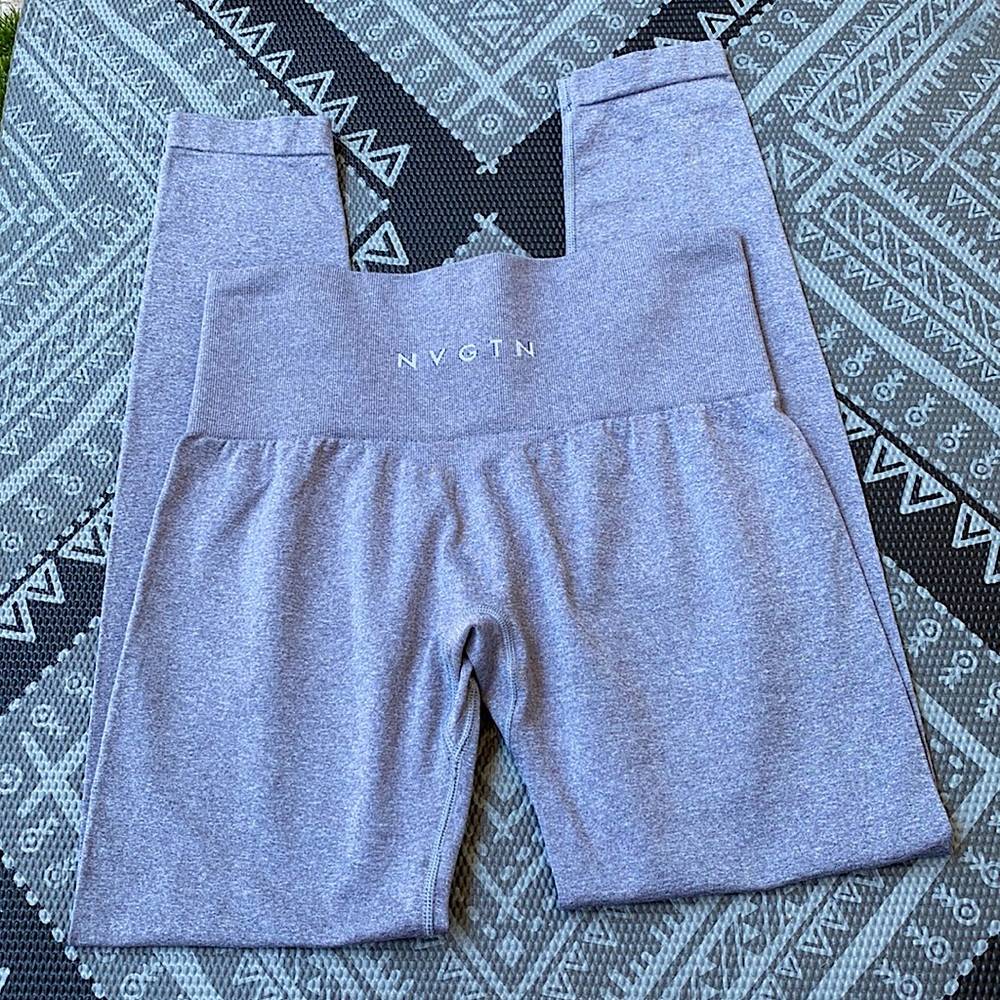 NVGTN GREY NV SEAMLESS LEGGINGS SIZE SMALL